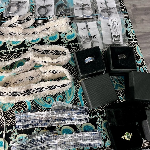 ✨ Mystery Jewelry Bundle – 20 Items ✨ - Picture 3 of 10